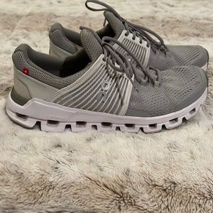 On cloud size 8 womens